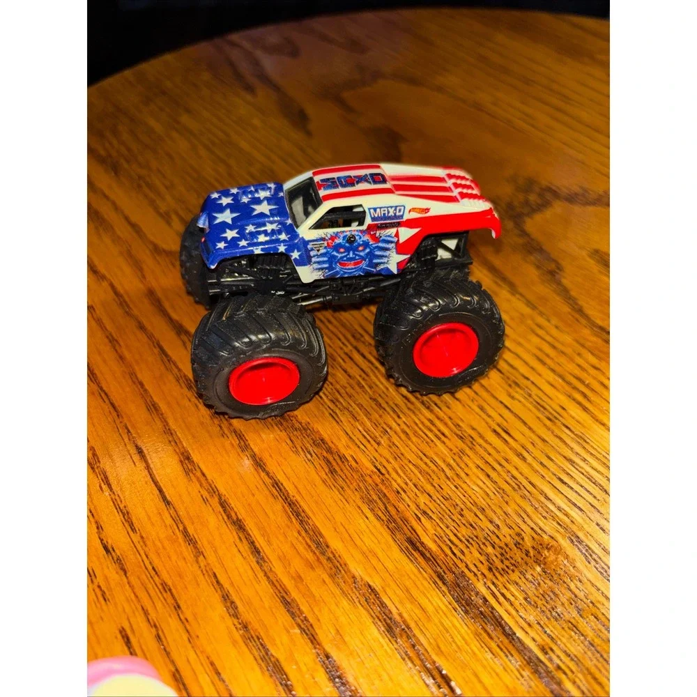 2018 Hot Wheels Monster Jam Stars and Stripes Collection Max D 1:64